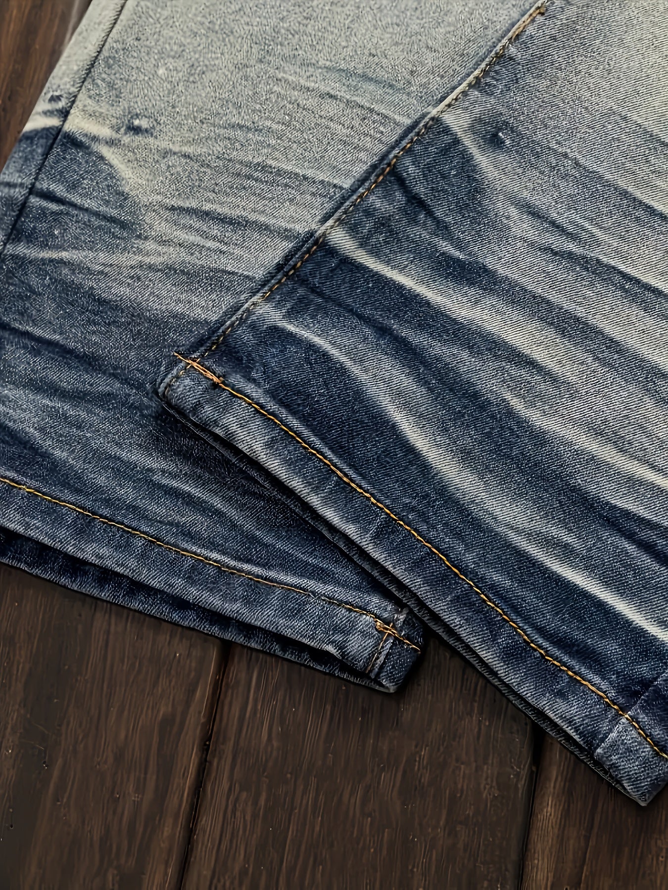 Men's Light Blue Washed Denim Straight-Leg Jeans