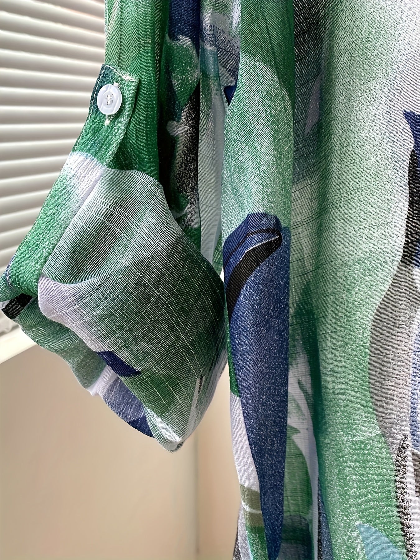 Women's All-Season Casual Elegant Blouse - Lightweight Semi-Sheer Geometric Print Long Sleeve Shirt, Loose Fit Collar Button-Up Cardigan Style Top for Outdoor & Leisure Wear, Collar Design, Breathable Fabric, Delicate Texture