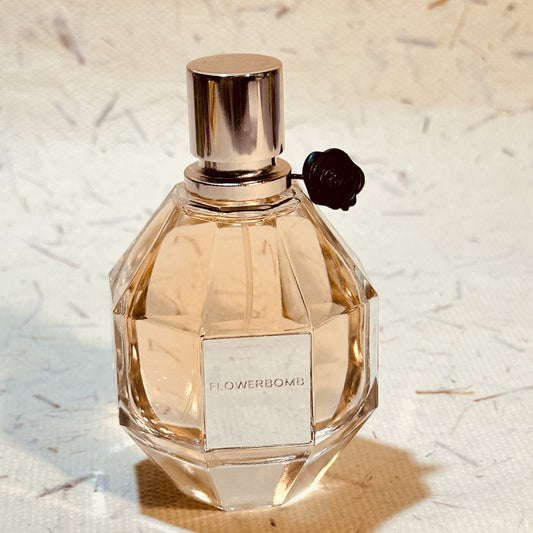 Flowerbomb Eau de Parfum - Women's Perfume - Floral & Woody - With Notes of Vanilla, Jasmine, & Rose