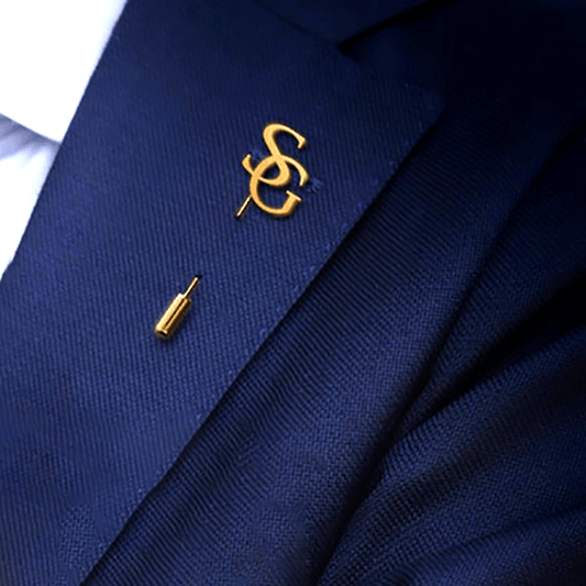 1pc Personalized Initials Lapel Pin - Custom Wedding, Birthday, Anniversary Gift - Elegant Golden Letter for Formal Attire - Compatible with Navy Blue - for Men, Women, Fathers, Couples - Durable Name Pin