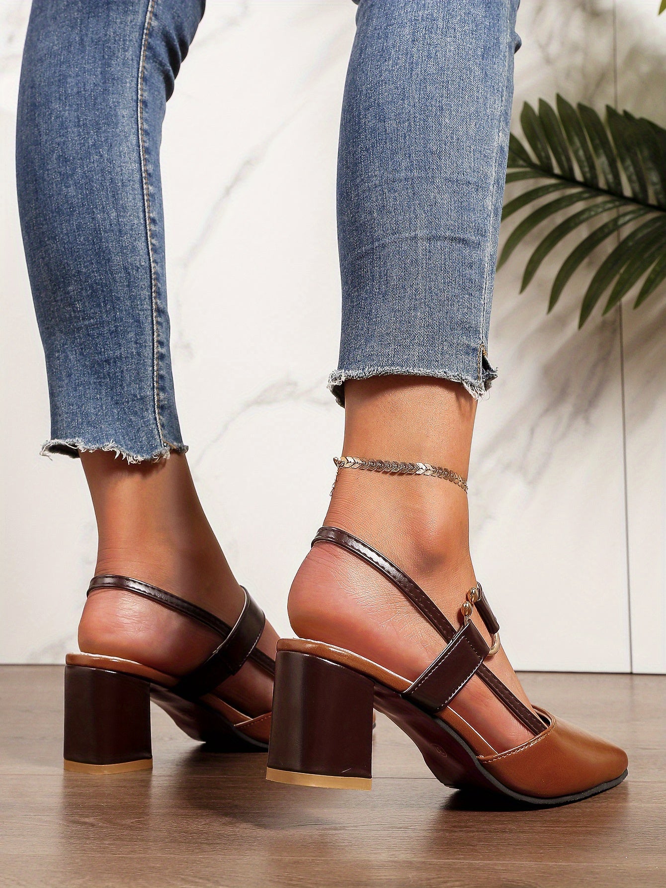 [Thick Heel Sandals] Medium Heel Ladies Pointed Toe Baotou Thick Heel Fashion Sandals Versatile Shoes