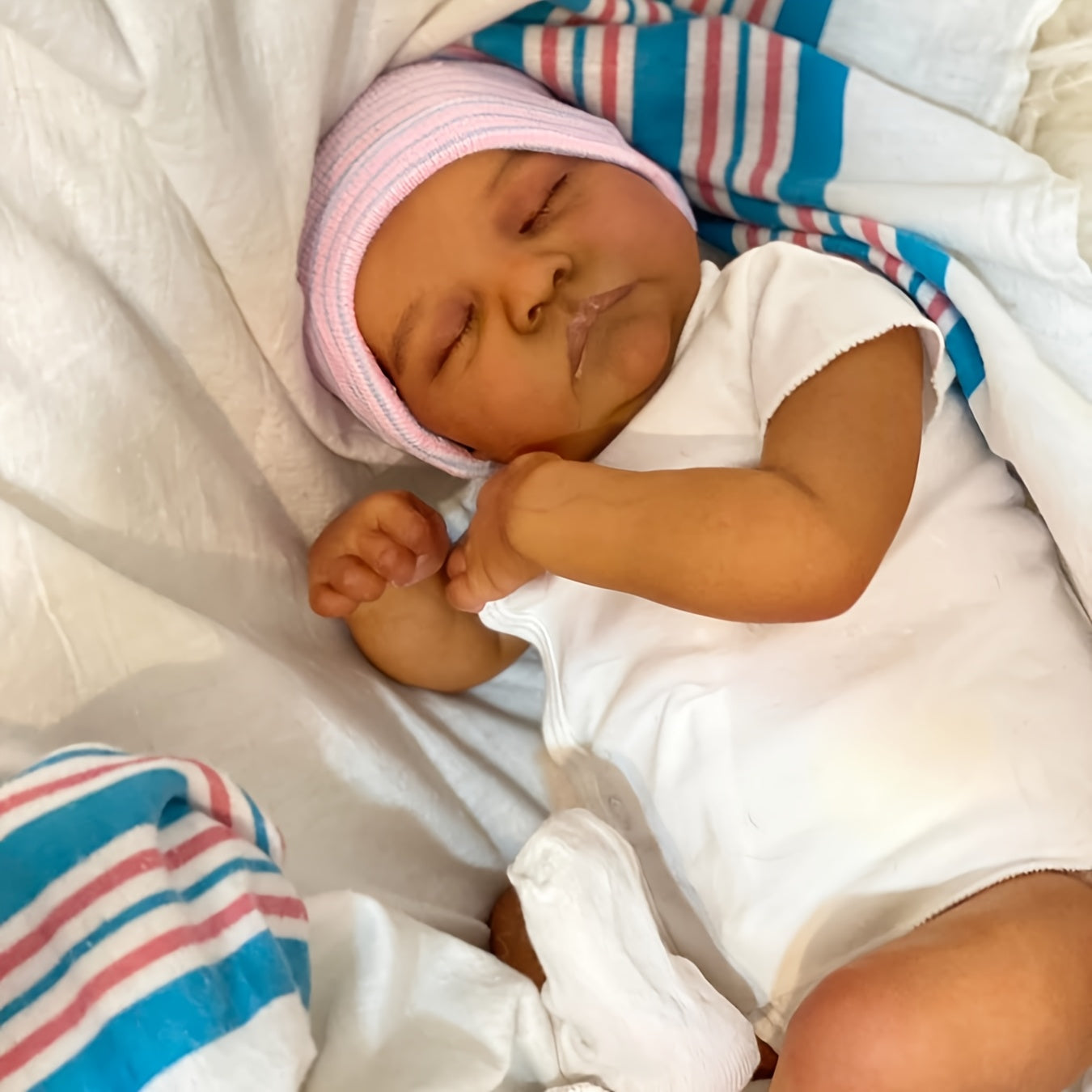 [Realistic Reborn Doll] Realistic 3D Dark Brown Light Beige Lifelike Soft Touch Vinyl Reborn Doll with Hand-Drawn Hair | Perfect for Role-Play & Collectors - Ideal Gift for Youngsters and Adults