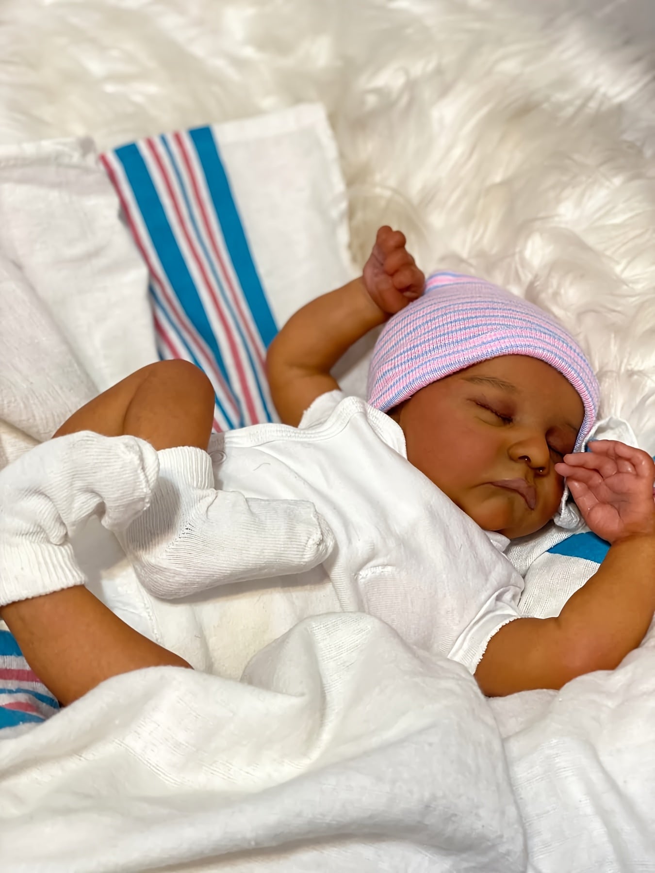 [Realistic Reborn Doll] Realistic 3D Dark Brown Light Beige Lifelike Soft Touch Vinyl Reborn Doll with Hand-Drawn Hair | Perfect for Role-Play & Collectors - Ideal Gift for Youngsters and Adults