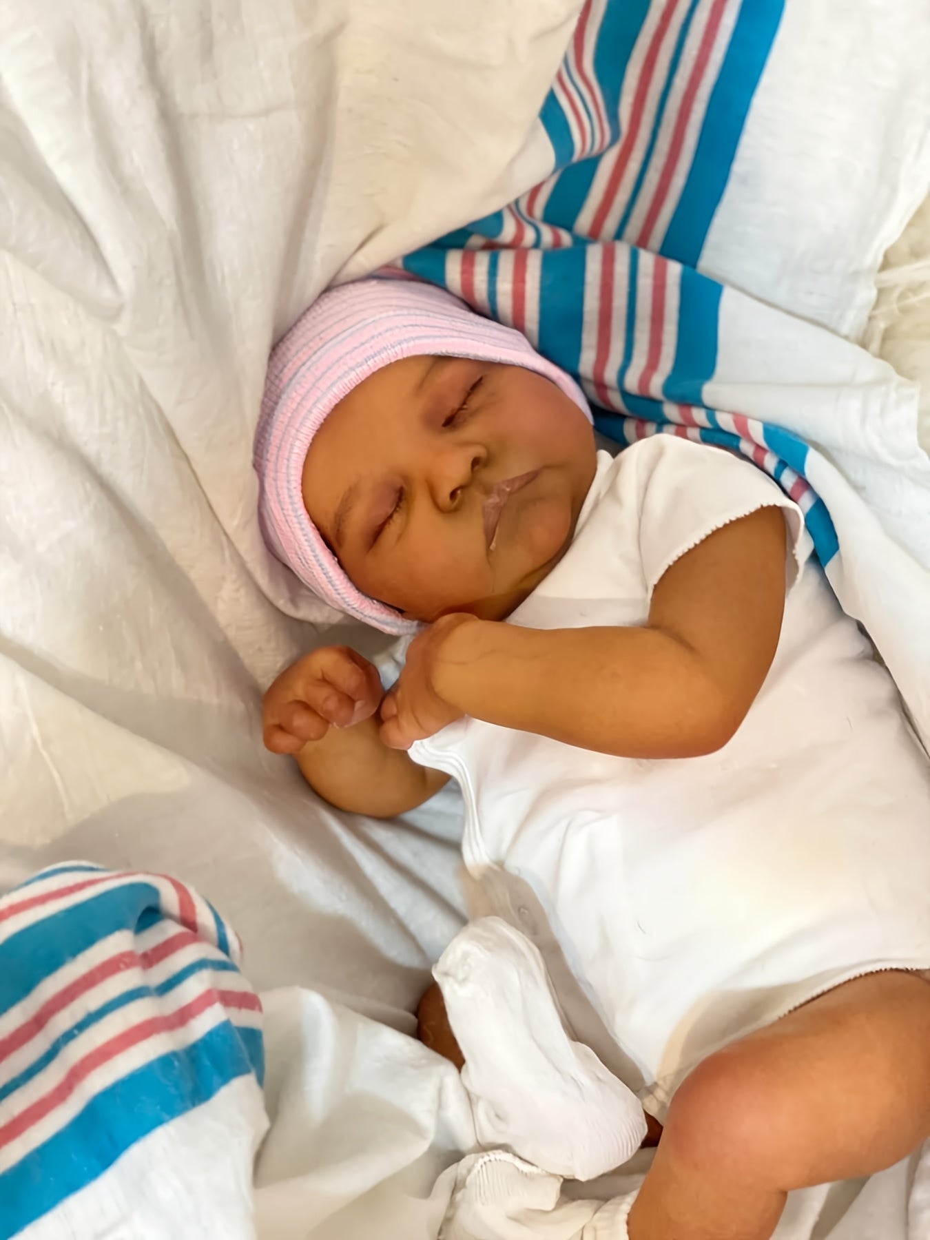 [Realistic Reborn Doll] Realistic 3D Dark Brown Light Beige Lifelike Soft Touch Vinyl Reborn Doll with Hand-Drawn Hair | Perfect for Role-Play & Collectors - Ideal Gift for Youngsters and Adults