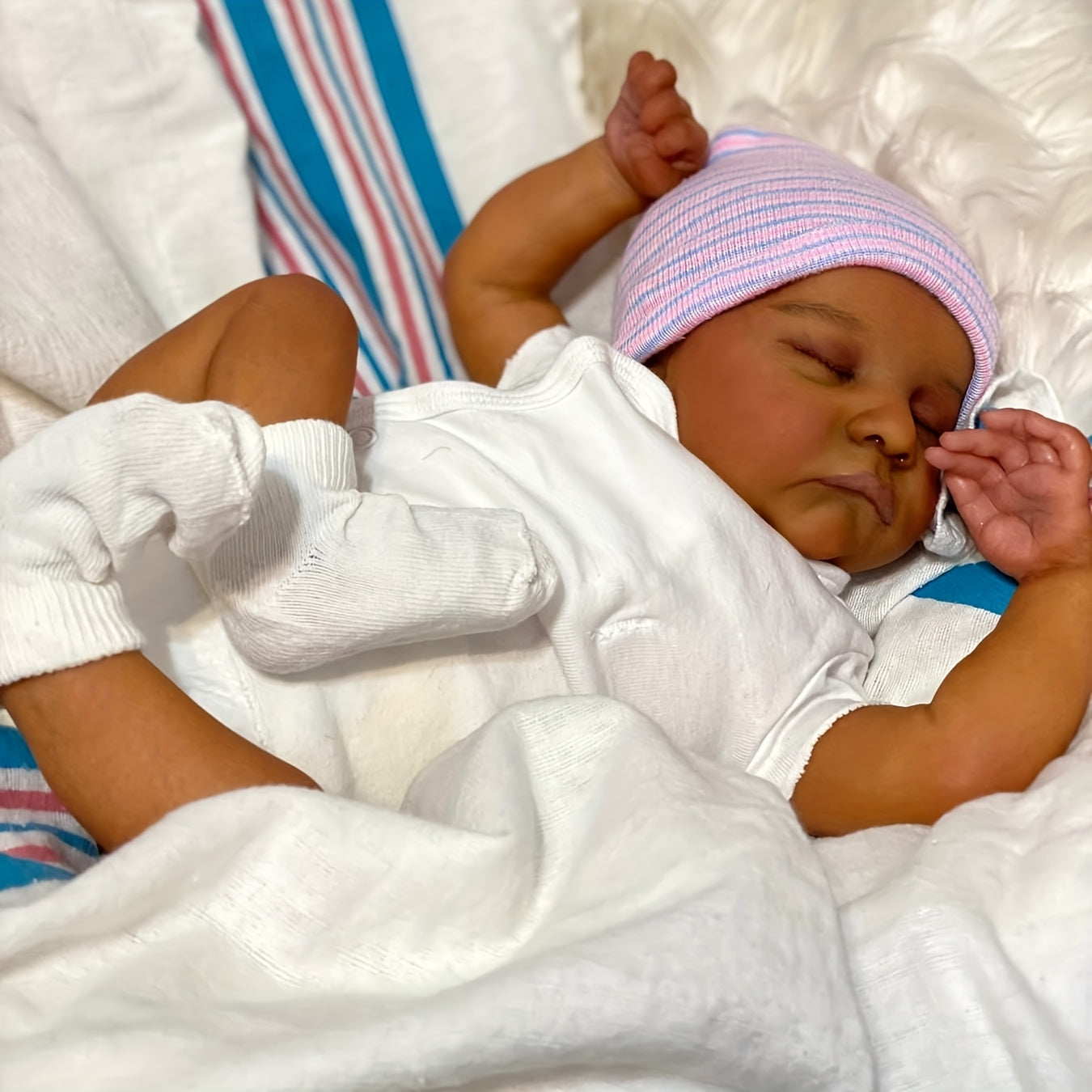 [Realistic Reborn Doll] Realistic 3D Dark Brown Light Beige Lifelike Soft Touch Vinyl Reborn Doll with Hand-Drawn Hair | Perfect for Role-Play & Collectors - Ideal Gift for Youngsters and Adults