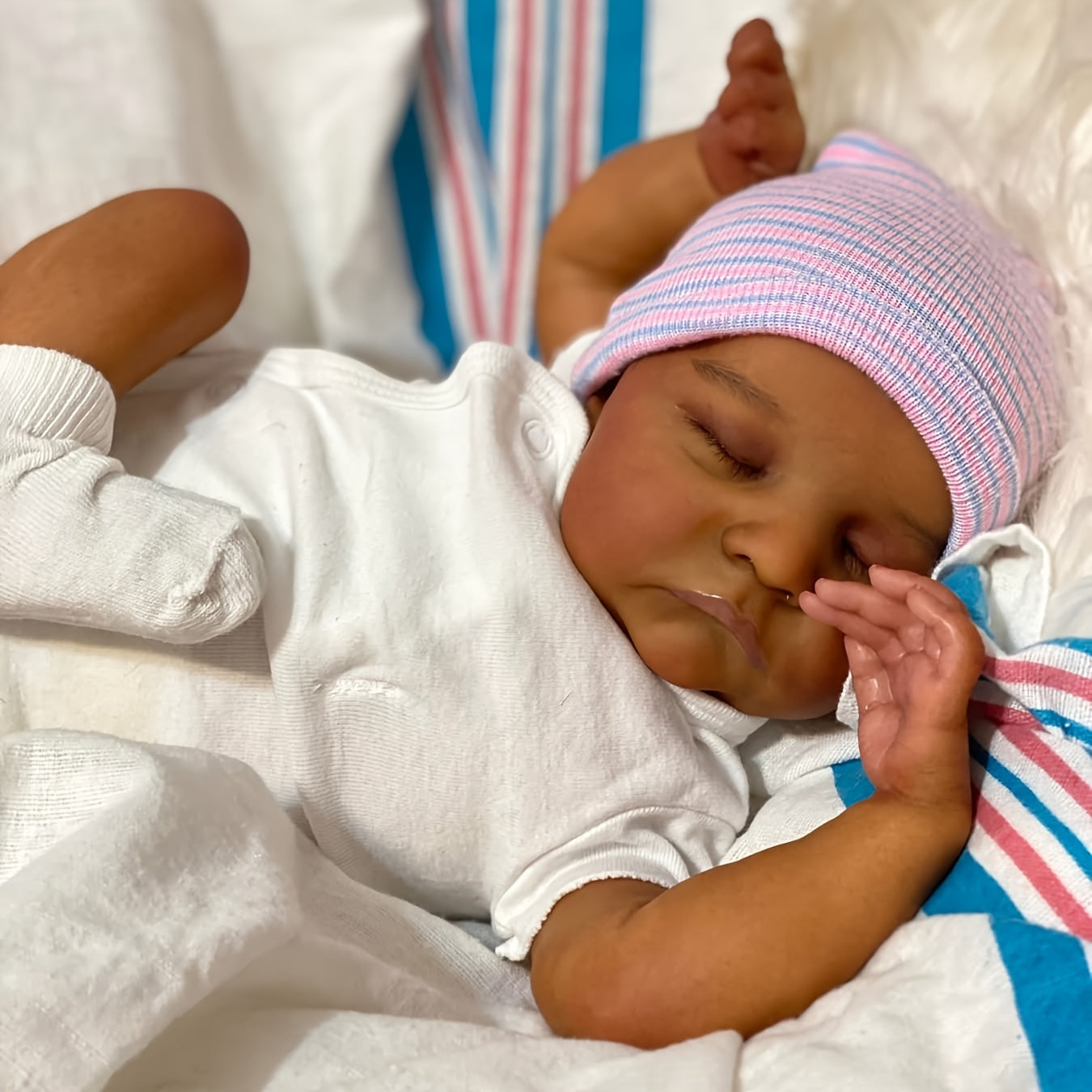 [Realistic Reborn Doll] Realistic 3D Dark Brown Light Beige Lifelike Soft Touch Vinyl Reborn Doll with Hand-Drawn Hair | Perfect for Role-Play & Collectors - Ideal Gift for Youngsters and Adults