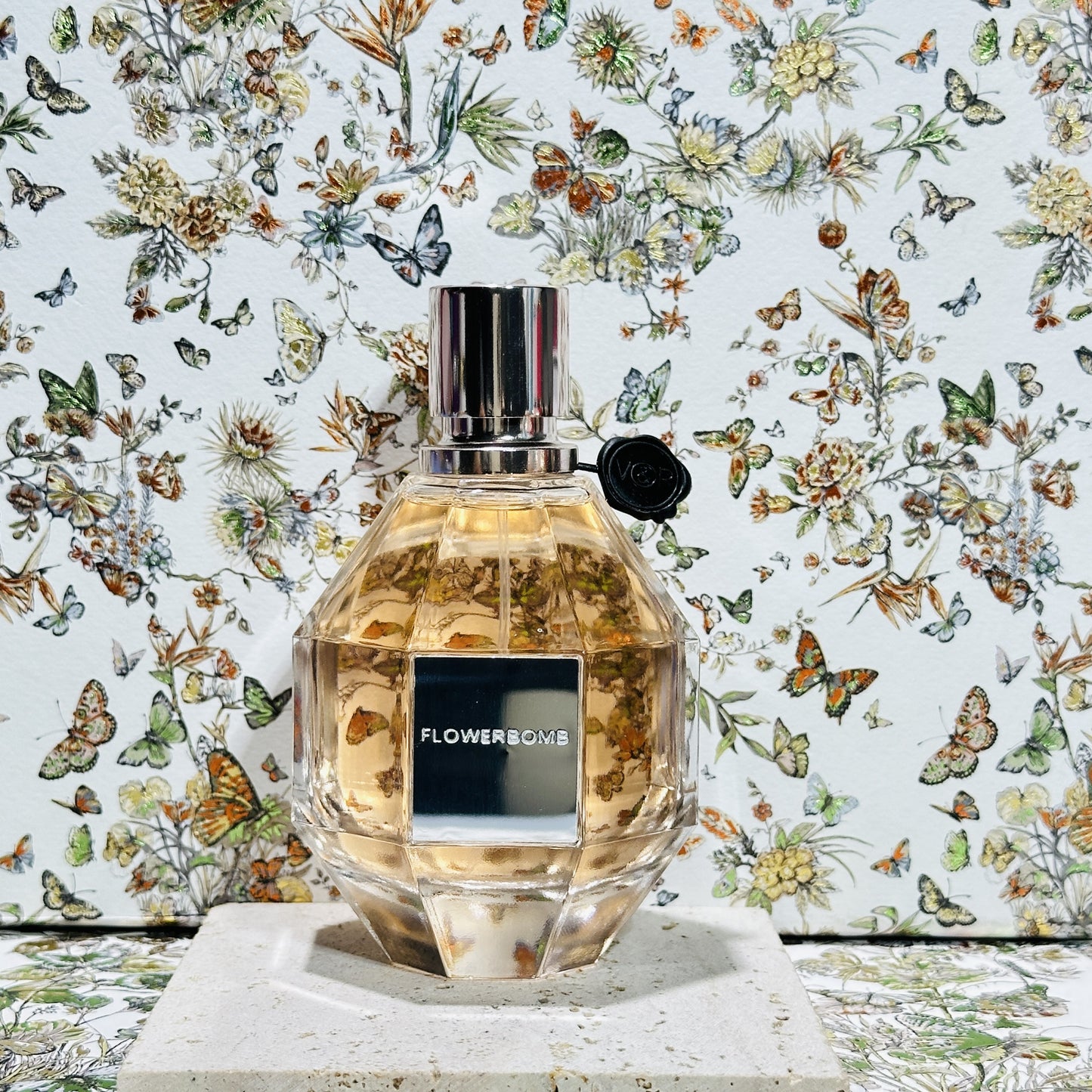 Flowerbomb Eau de Parfum - Women's Perfume - Floral & Woody - With Notes of Vanilla, Jasmine, & Rose