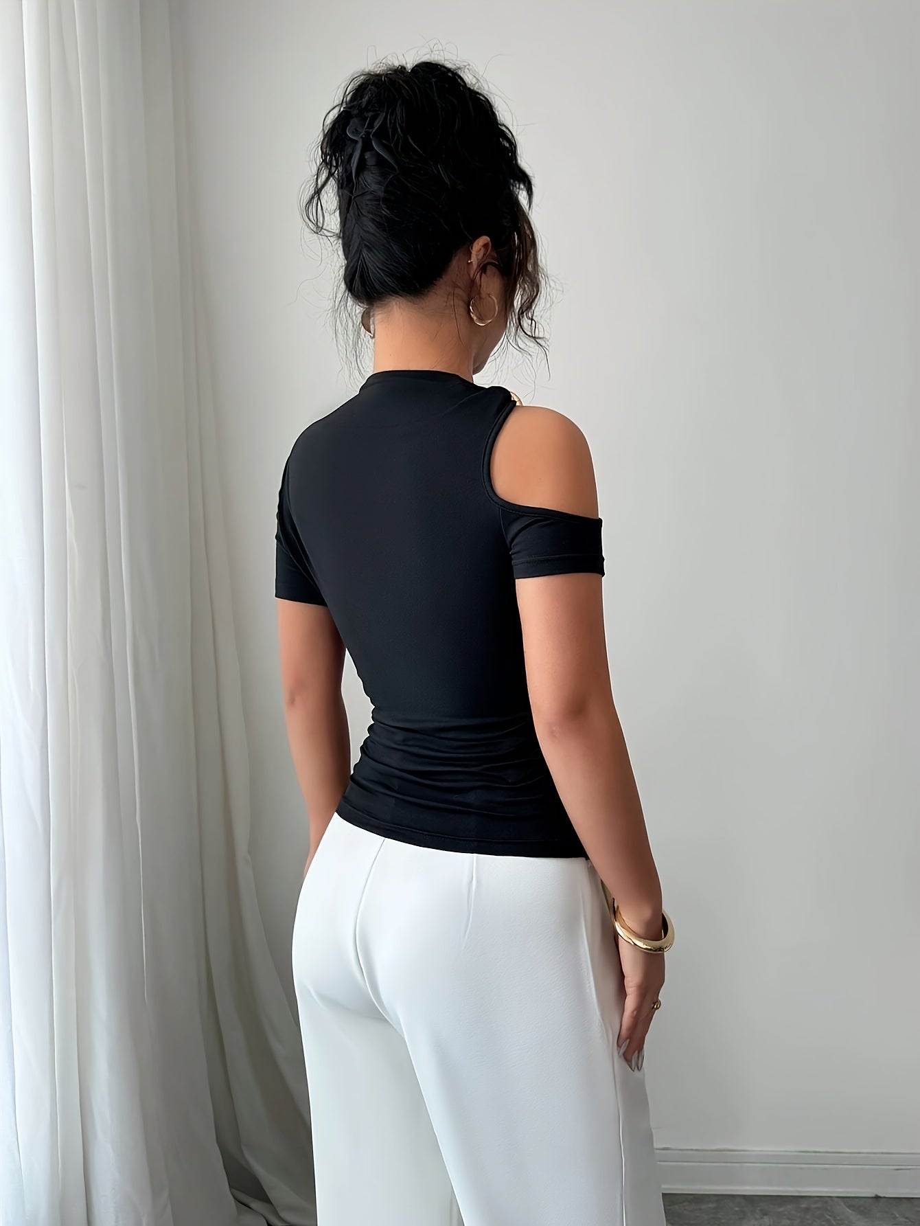 Women's Slim-Fit Fashion Short-Sleeve Top with Front Tie and Metal Buckle Detail