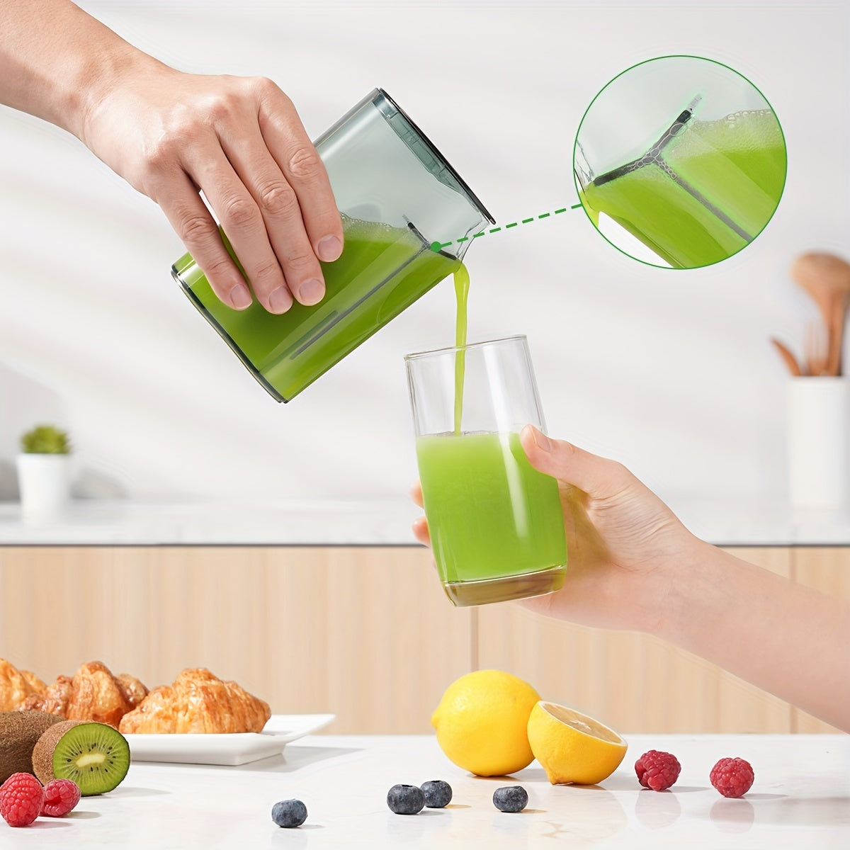 GDOR Electric Juicer, Dual Speeds Centrifugal Extractor Machines for Fruits And Veggies, 2.5" Feed Chute, Anti-Drip, Easy to Clean, Includes Cleaning Brush, BPA-Free, Black.