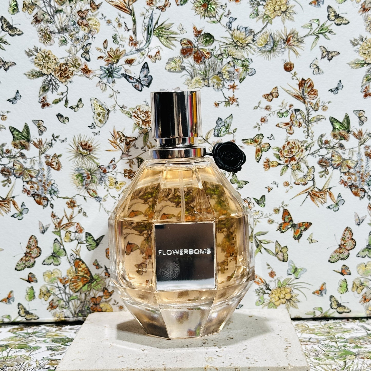 Flowerbomb Eau de Parfum - Women's Perfume - Floral & Woody - With Notes of Vanilla, Jasmine, & Rose