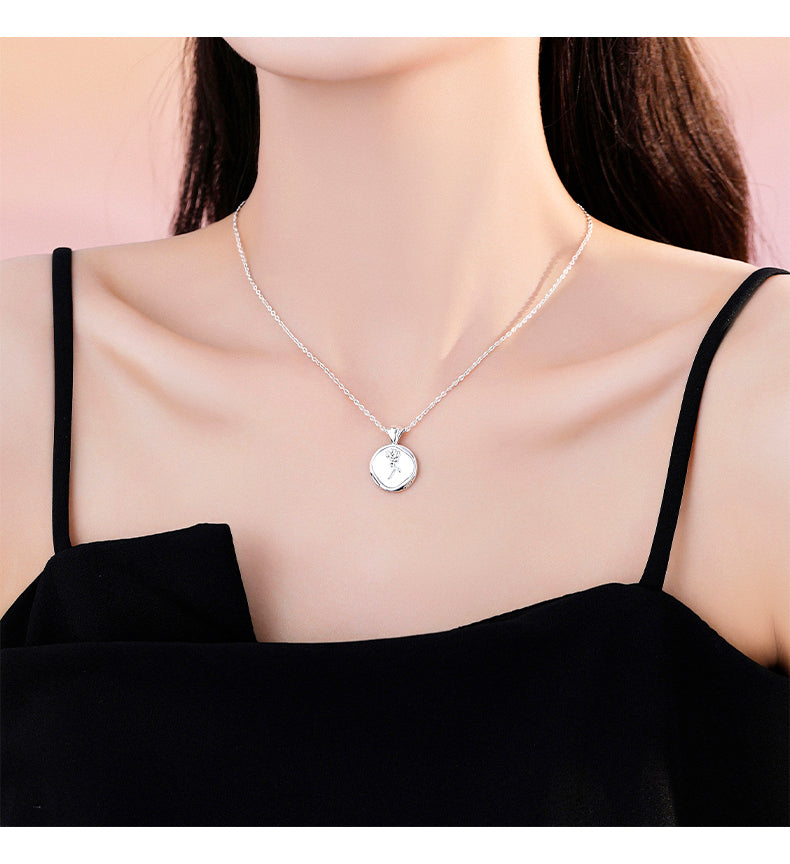 Accessible Luxury Shell Rose Pendant Necklace Accessories Female Niche Design Clavicle Chain 2025 New Arrival Best Selling Necklace