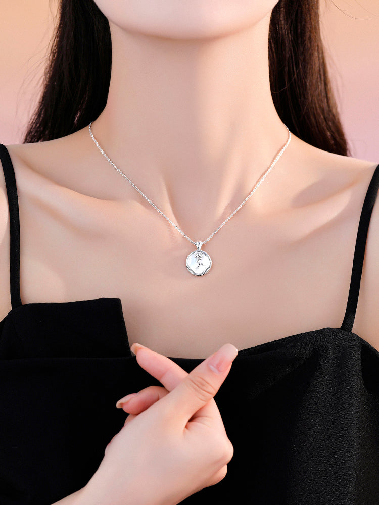 Accessible Luxury Shell Rose Pendant Necklace Accessories Female Niche Design Clavicle Chain 2025 New Arrival Best Selling Necklace