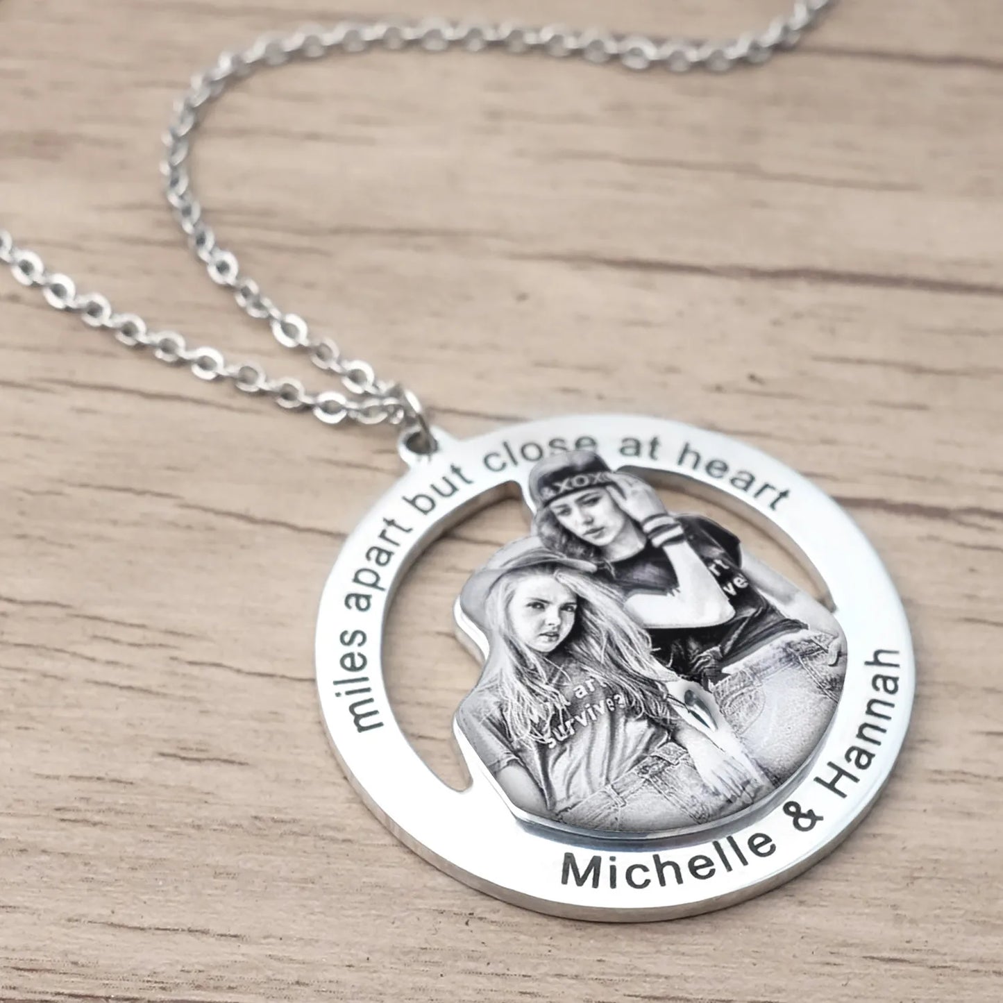 Personalized Photo Necklace Custom Sister Picture Necklace Family Friendship Jewelry Best Friends Good Sister Gift for Her Mom