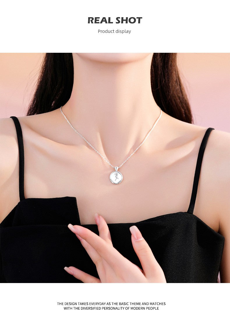 Accessible Luxury Shell Rose Pendant Necklace Accessories Female Niche Design Clavicle Chain 2025 New Arrival Best Selling Necklace