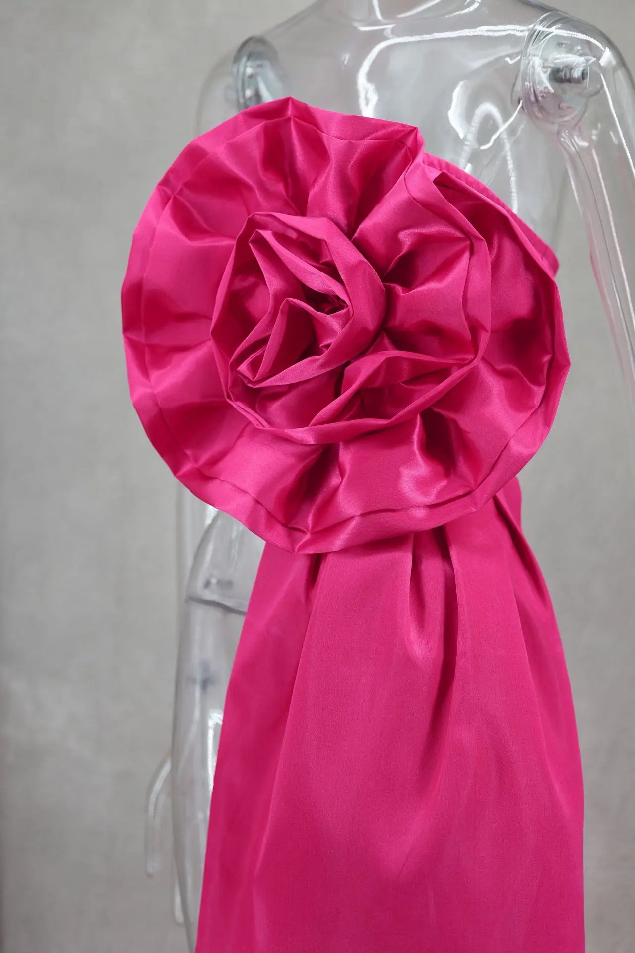 CM.YAYA Women Fashion 3D Flower Applique Strapless Side Crop Top 2025 Summer Vintage Streetwear INS Asymmetrical Tee Tops