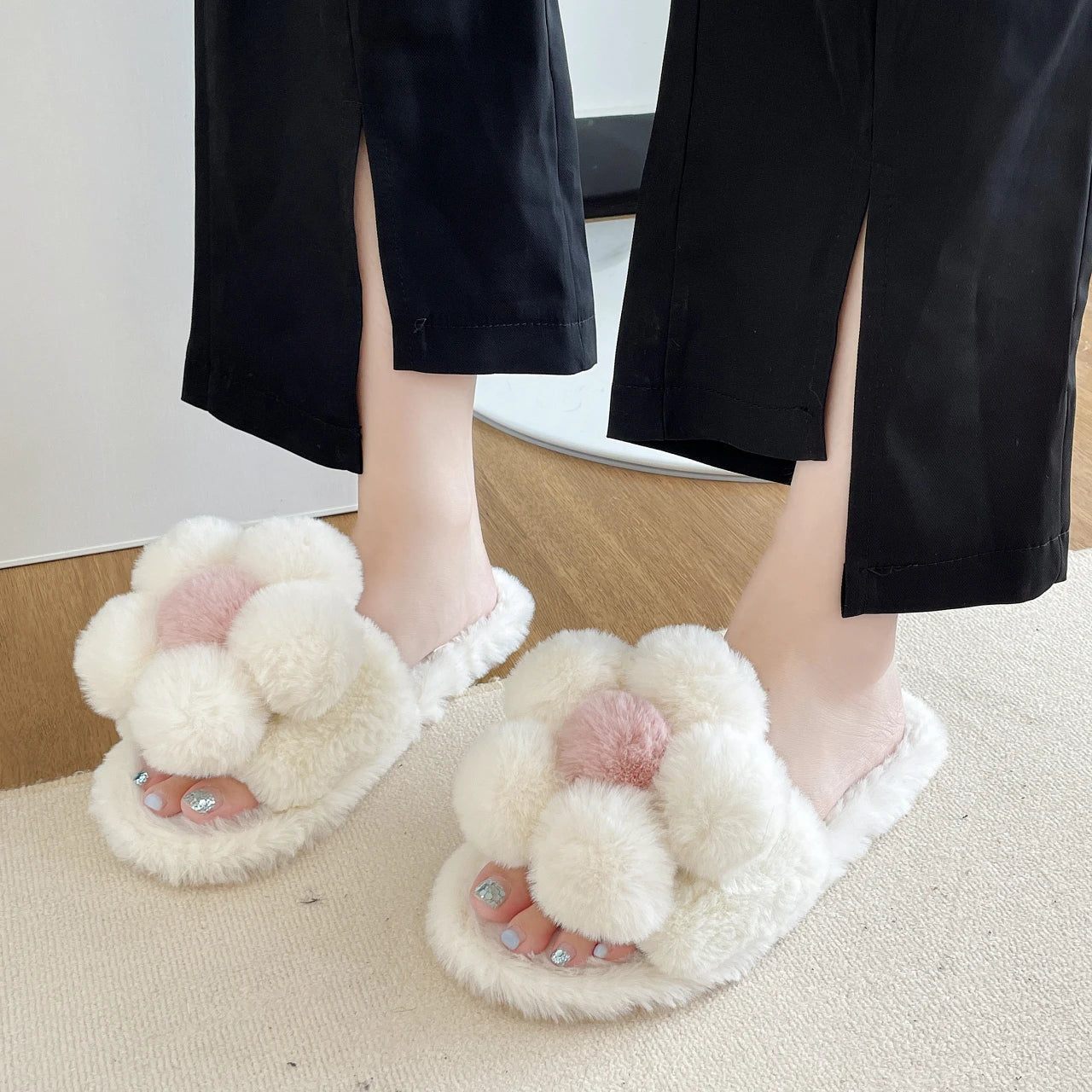 Cute cartoon flower one-word cotton slippers women's 2025 winter new thick-bottomed non-slip outer wear plush slippers