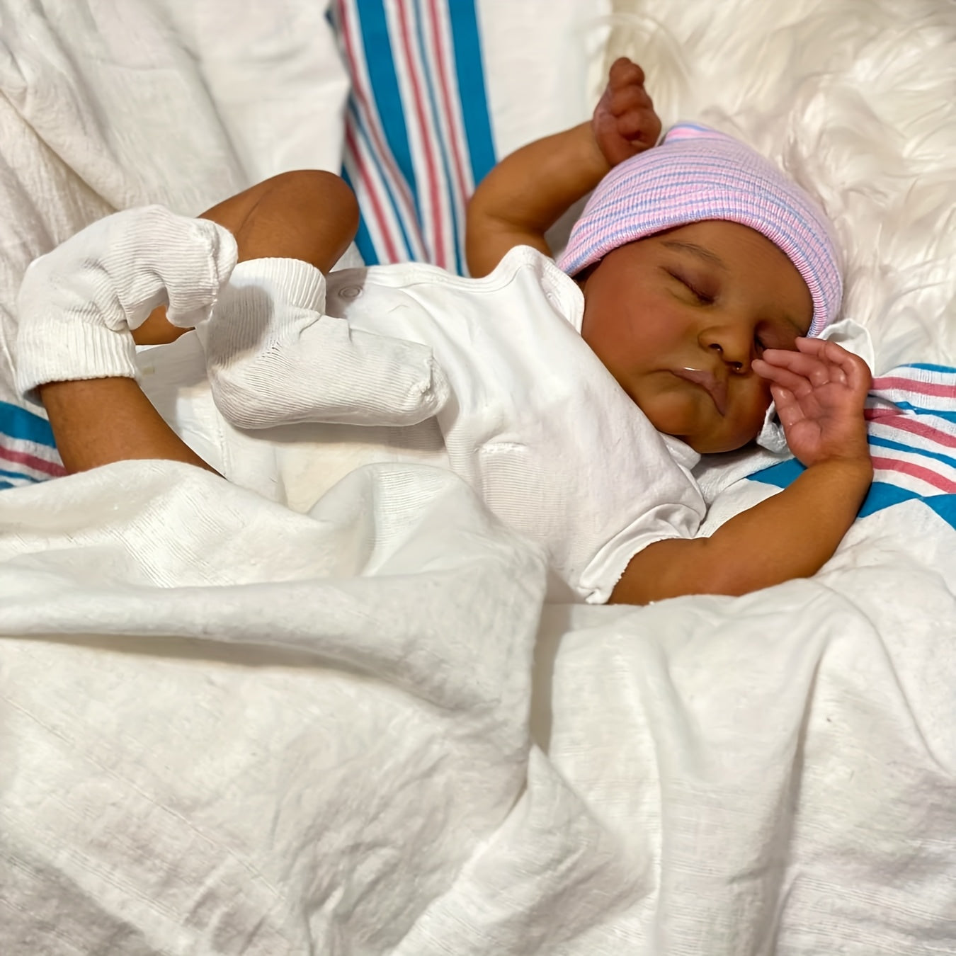 [Realistic Reborn Doll] Realistic 3D Dark Brown Light Beige Lifelike Soft Touch Vinyl Reborn Doll with Hand-Drawn Hair | Perfect for Role-Play & Collectors - Ideal Gift for Youngsters and Adults