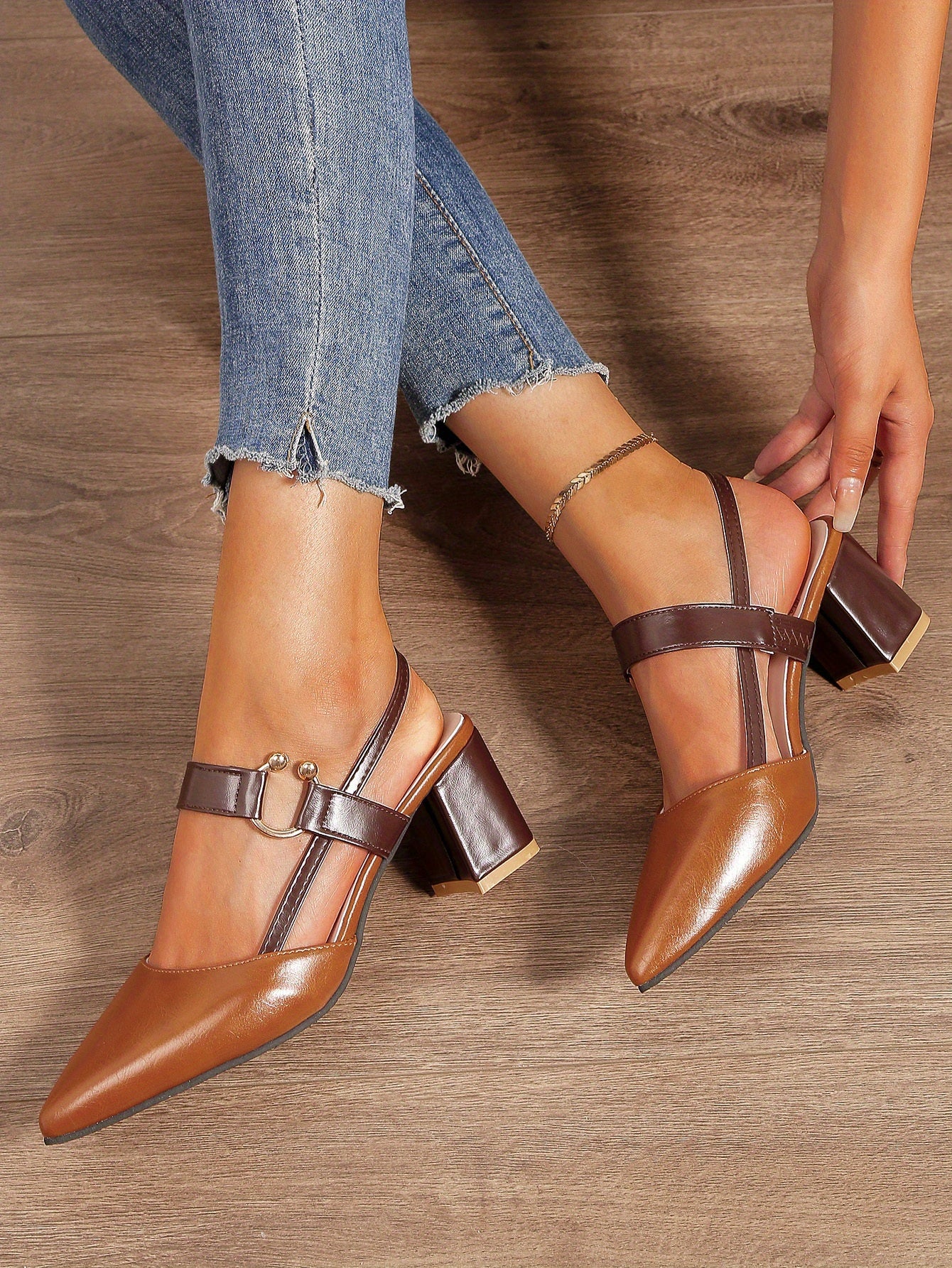 [Thick Heel Sandals] Medium Heel Ladies Pointed Toe Baotou Thick Heel Fashion Sandals Versatile Shoes