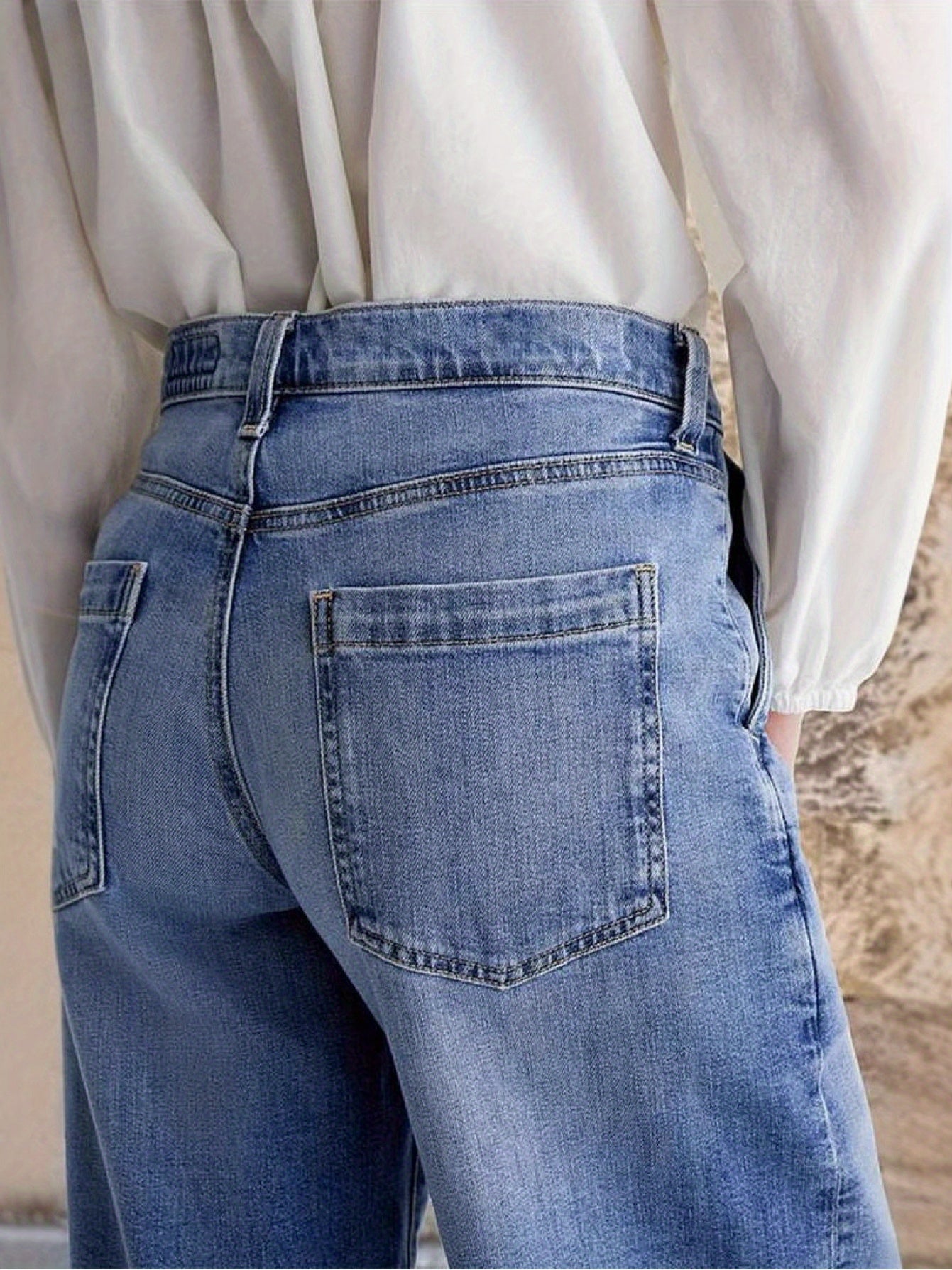 [Vintage High-Waisted Jeans] 1pc Women's High-Waisted Wide-Leg Jeans | Vintage Light Wash with Faded Details, Casual Loose-Fit Trousers Featuring Classic Belt Loops & Pockets, Stylish Full-Length Bottoms for Daily Streetwear,