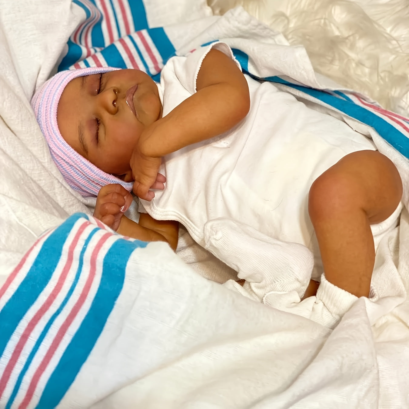 [Realistic Reborn Doll] Realistic 3D Dark Brown Light Beige Lifelike Soft Touch Vinyl Reborn Doll with Hand-Drawn Hair | Perfect for Role-Play & Collectors - Ideal Gift for Youngsters and Adults