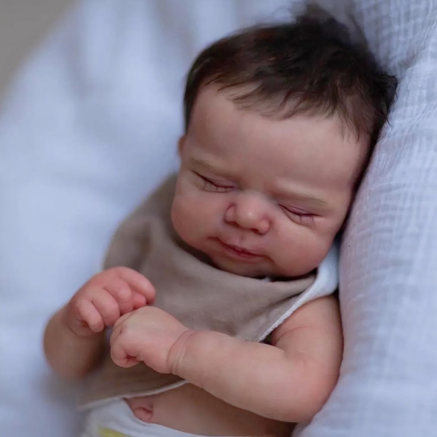 19" (48cm) Realistic Reborn Baby Doll with 3D-Painted Light Beige & Visible Veins - Soft Vinyl Lifelike Newborn Bebe Boy/Girl with Expressive Eyes, Closed Eyes & Closed Mouth - Safe Non-Toxic Material, Ideal Gift for Kids Age